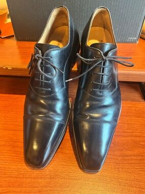 Magnanni for Nieman black oxfords size 9